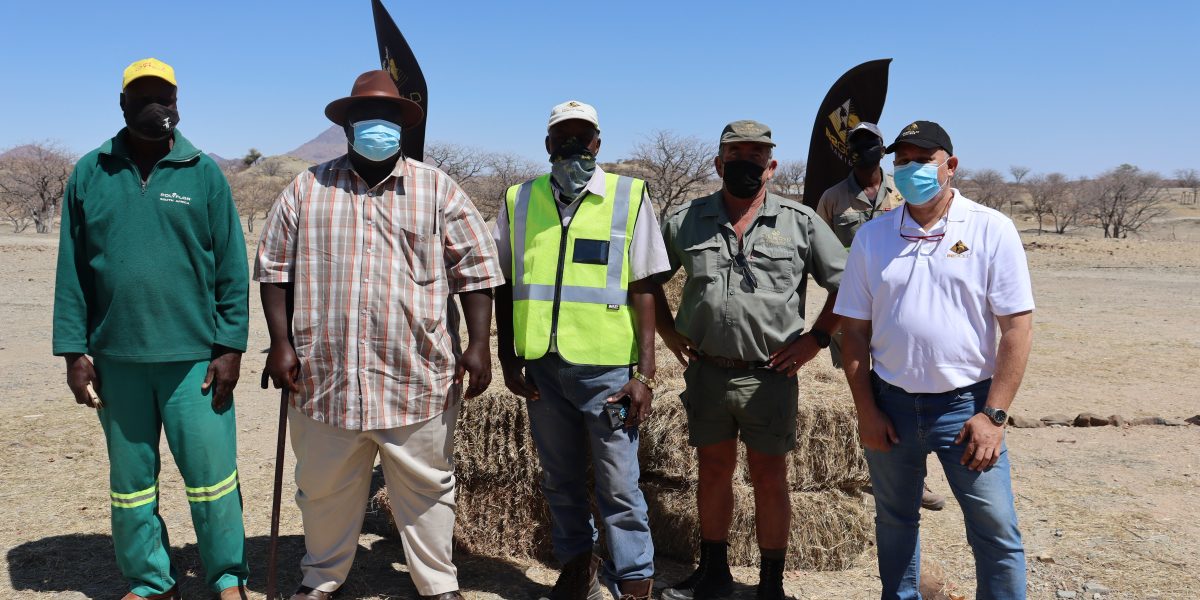 B2Gold Namibia Exploration Team Donates Grass to the Ondundu Community ...